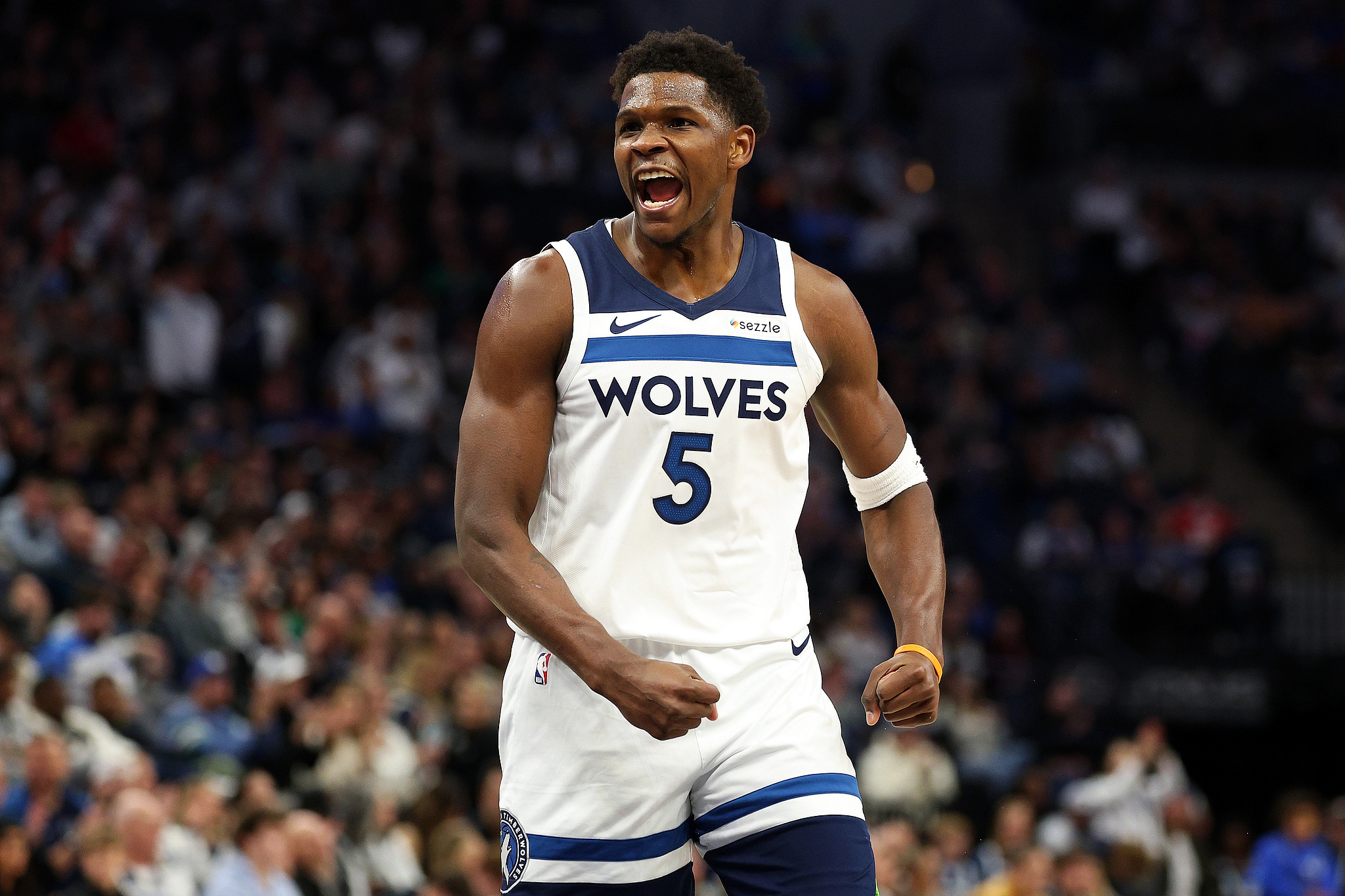 里程碑夜!明尼苏达森林狼官宣签约,欧篮联转会期刷纪录,震撼外界,高层口径保持一致 里程碑夜!明尼苏达森林狼官宣签约,欧篮联转会期刷纪录,震撼外界,高层口径保持一致